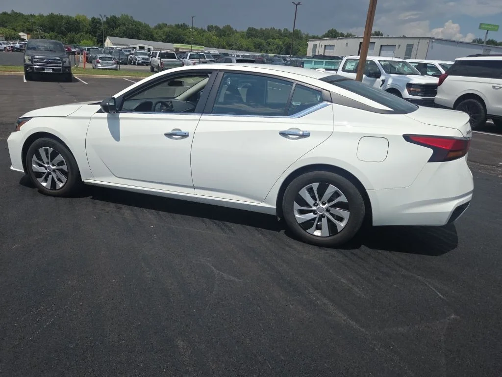 Used 2025 White Nissan 2.5 S image 7