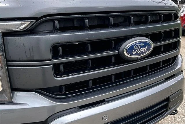 Used 2022 Gray Ford Lariat image 27