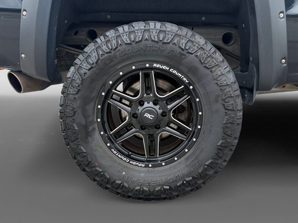 Used 2018 Black GMC SLE image 11