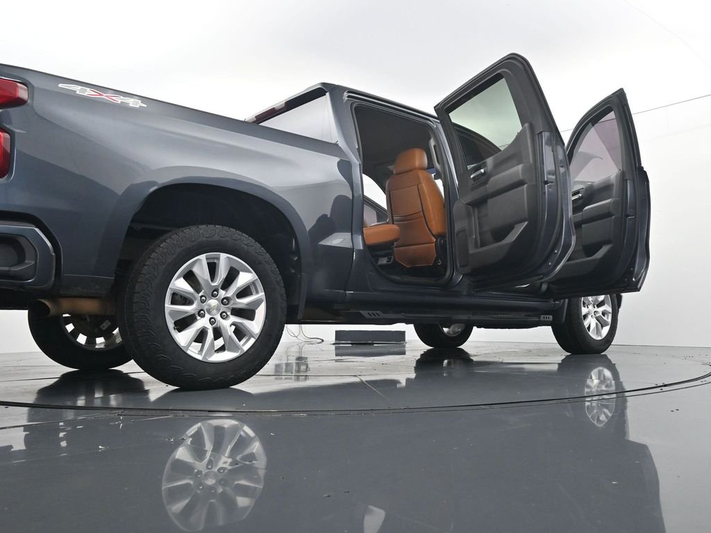 Used 2021 Gray Chevrolet Custom image 41
