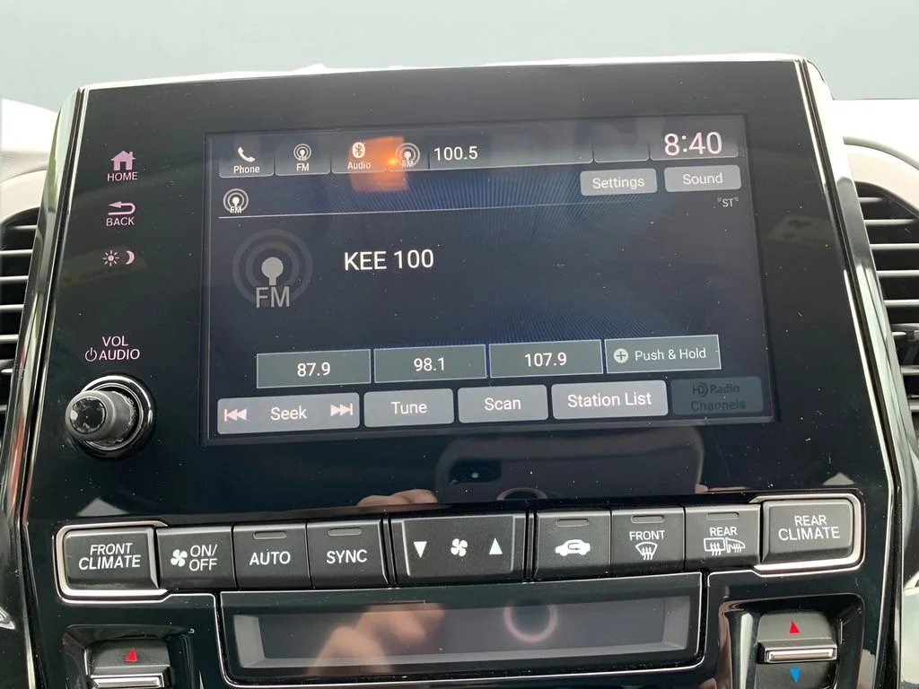 Used 2022 Silver Honda EX-L image 22