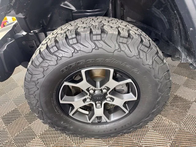 Used 2018 Gray Jeep Unlimited Rubicon image 32