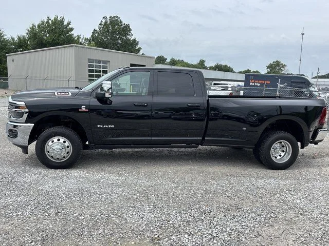 New 2026 Diamond Black Crystal Pearl-Coat Exterior Paint RAM Laramie image 10