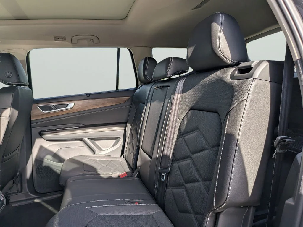 New 2026 Black Volkswagen 2.0T SE w/Technology image 13