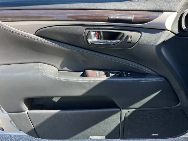 Used 2014 Silver Lexus 460 image 29