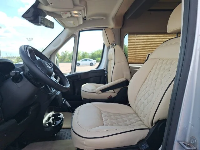 Used 2022 Silver Ram High Roof image 9