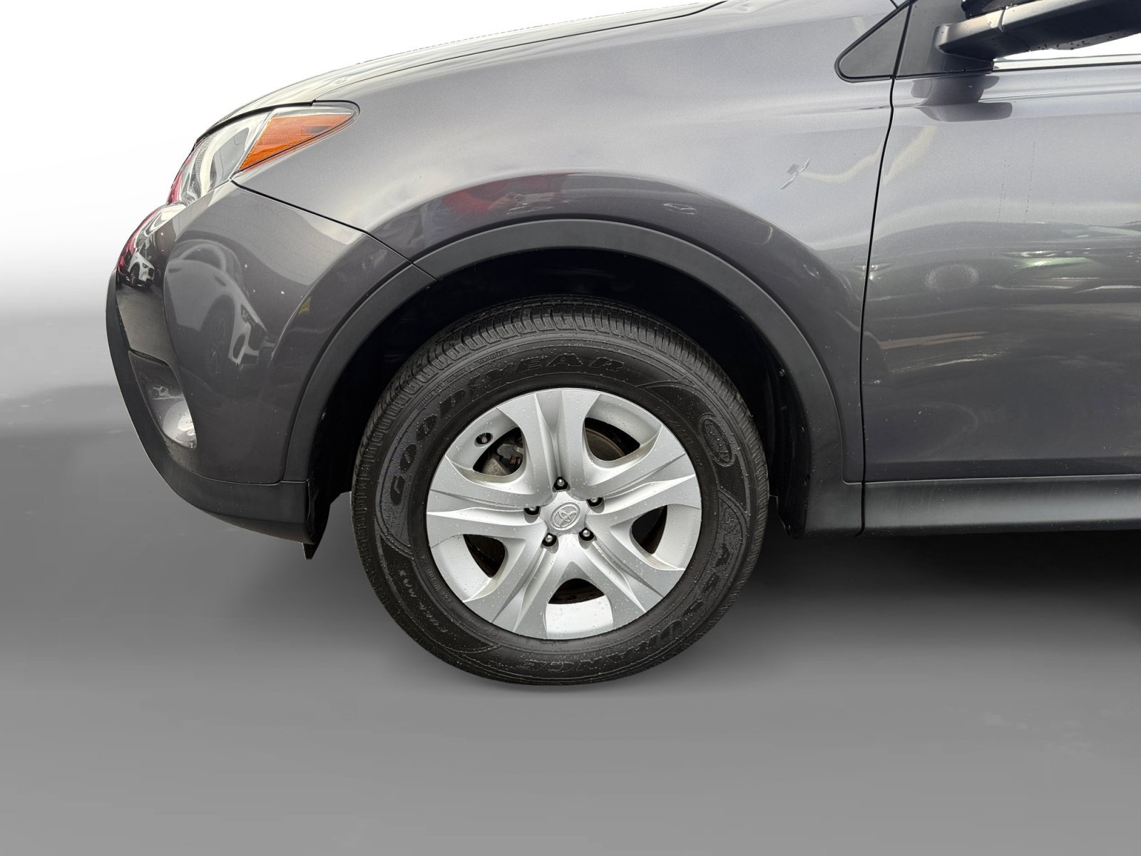 Used 2014 Magnetic Gray Metallic Toyota LE image 9