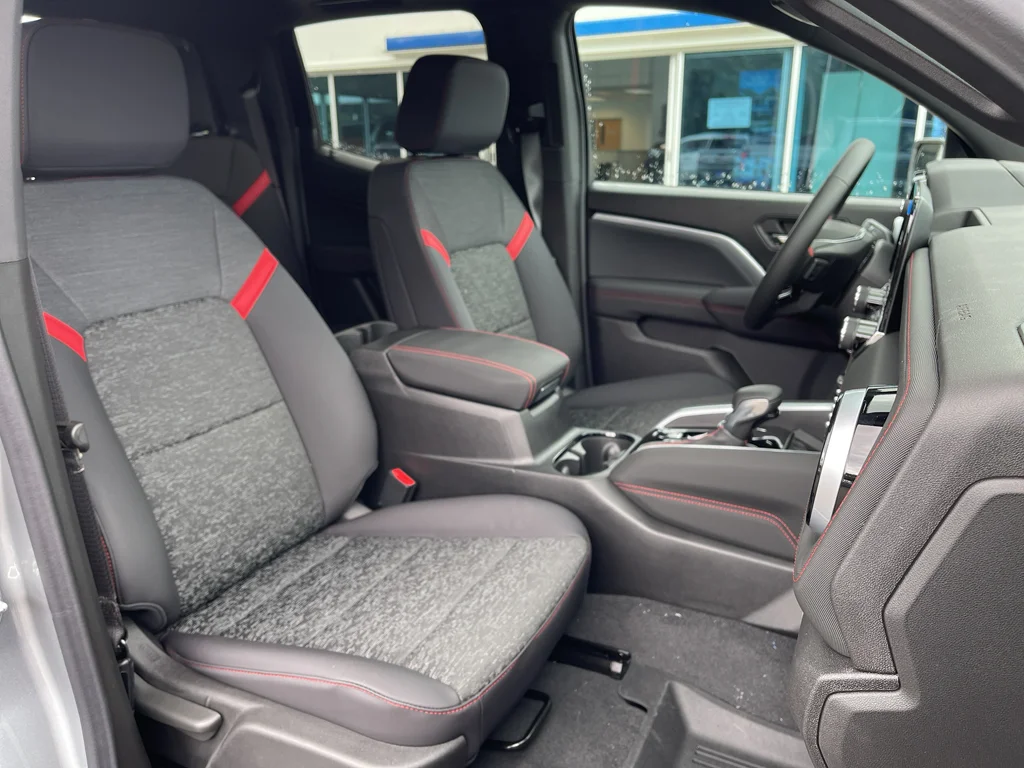 2025 Chevrolet Colorado Z71 - Photo 32