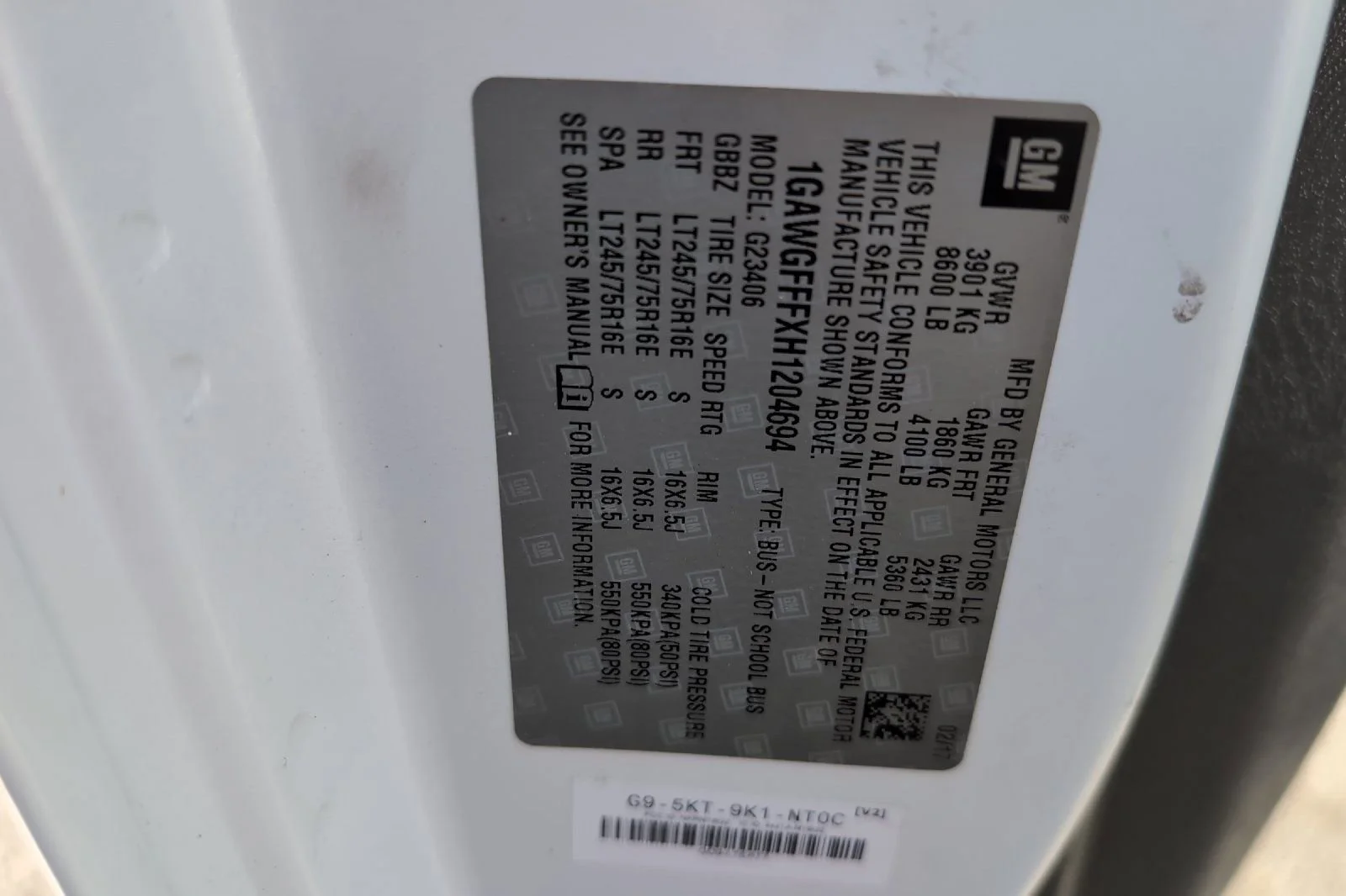 Used 2017 SUMMIT WHITE Chevrolet LT image 29