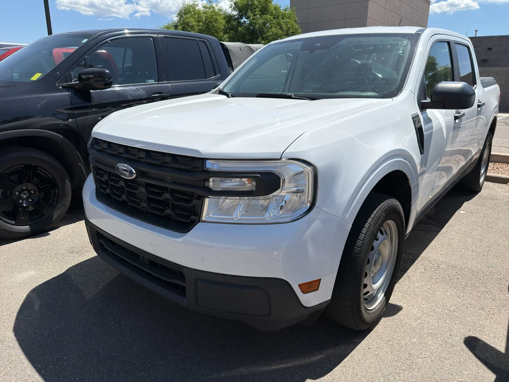 Used 2022  Ford XL image 1