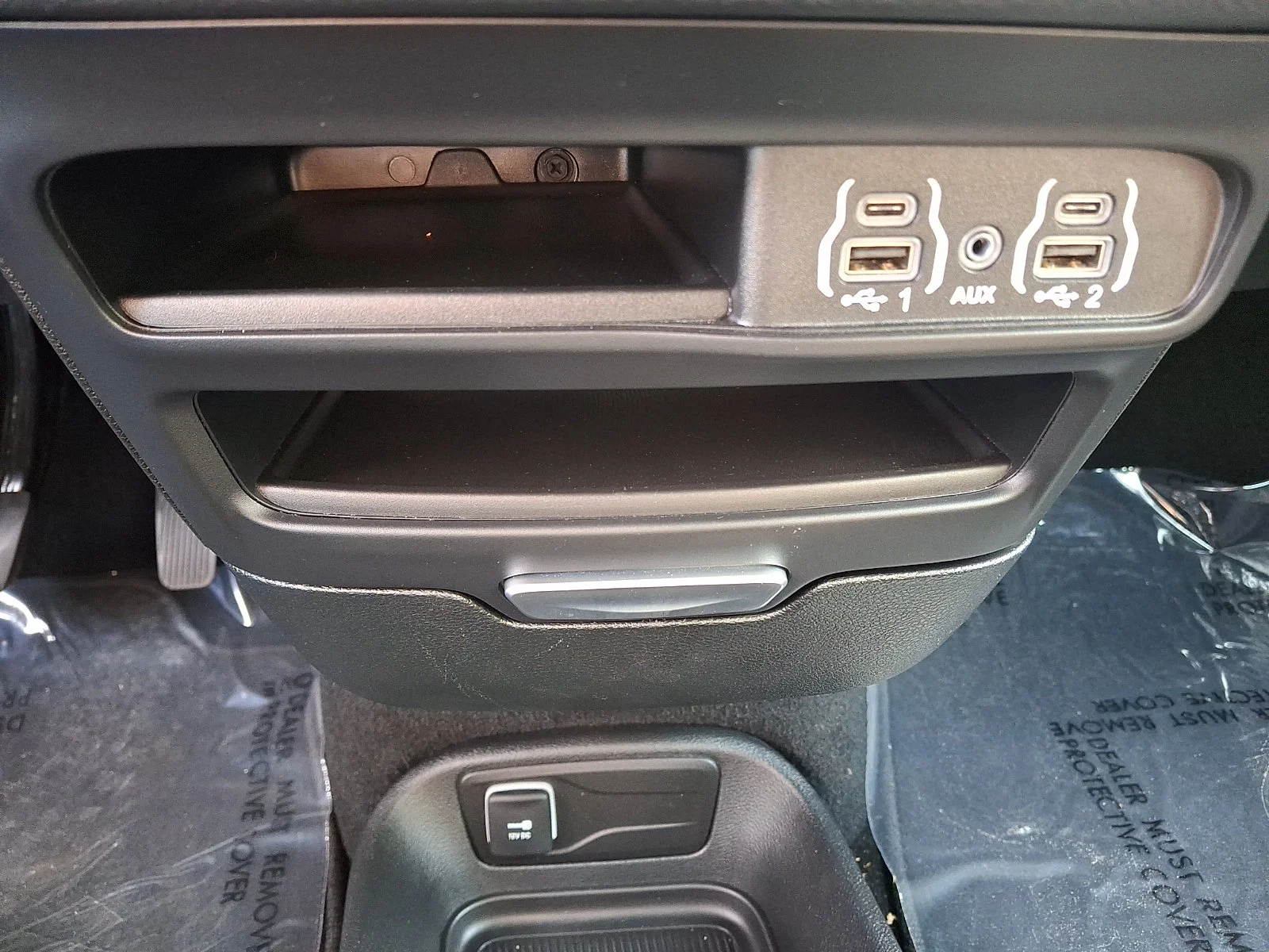 Used 2025 White Chrysler Select image 24