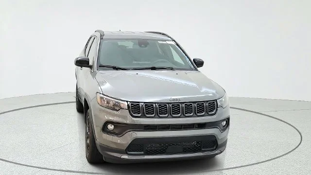 New 2027 Sting-Gray Clear-Coat Paint Jeep Latitude image 2