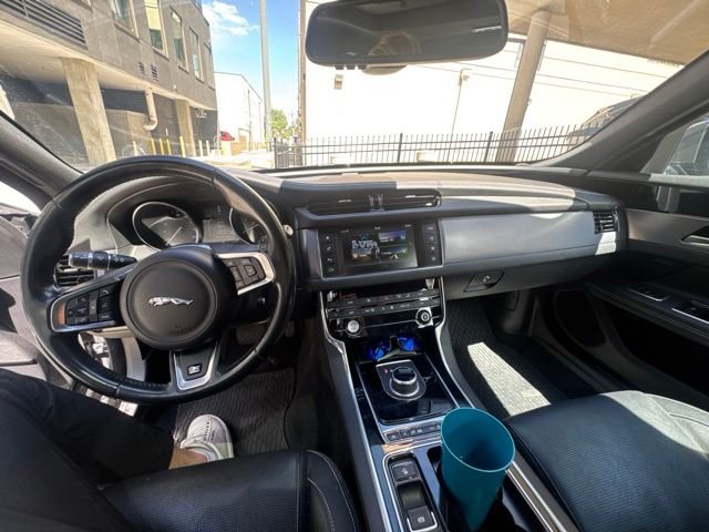 Used 2017 Gray Jaguar 35t R-Sport image 5