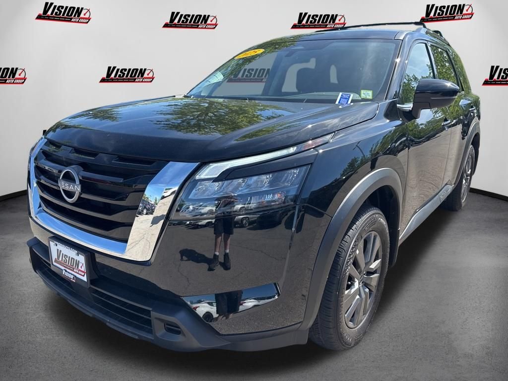 2025 Nissan Pathfinder SV 4WD's photo
