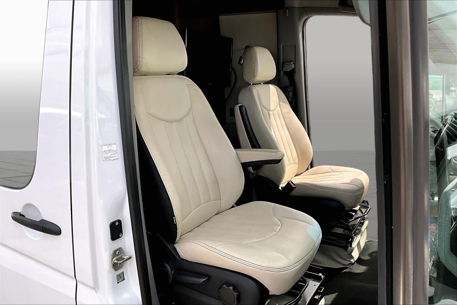 Used 2017 Arctic White Mercedes-Benz  image 9