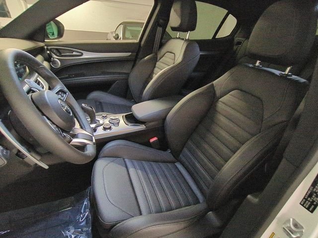 New 2026 Milano White Exterior Paint Alfa Romeo Veloce image 13