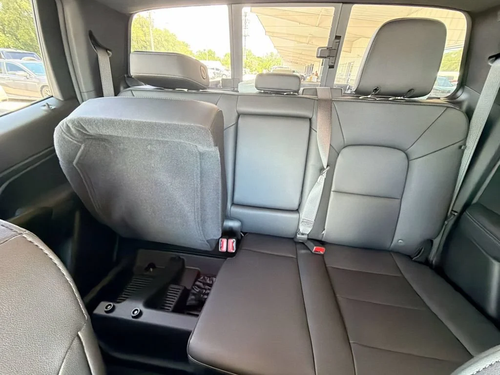 New 2026 Sterling Metallic GMC Elevation image 17