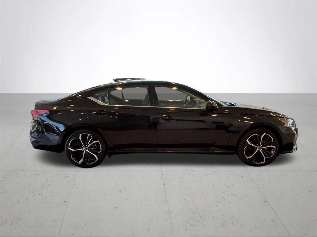 Used 2024 Black Nissan 2.5 SR image 6