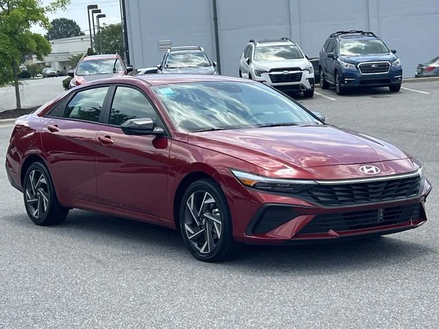 Used 2025 Red Hyundai SEL Sport image 15