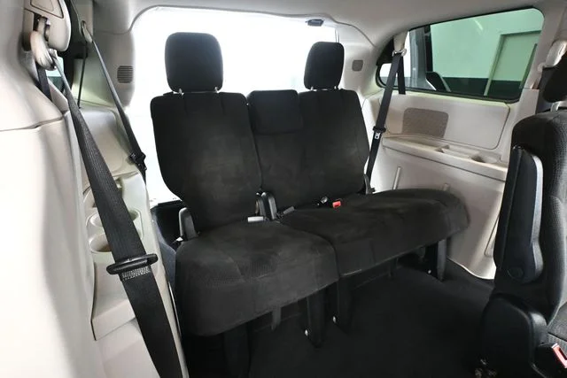 Used 2013 Silver Dodge SXT image 38