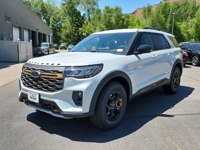 New 2026 Space White Metallic Ford Tremor® image 5