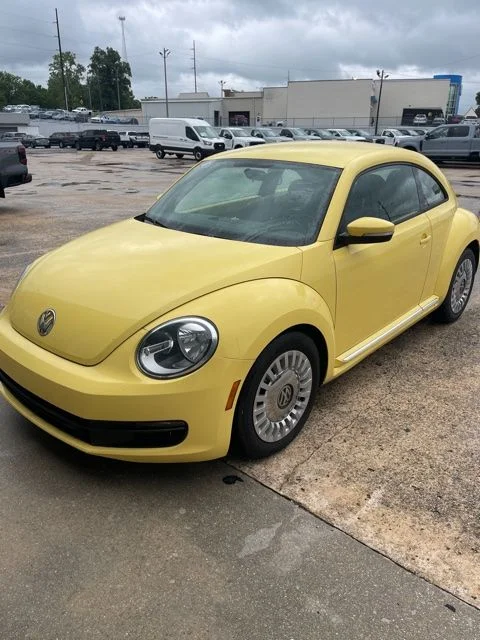 2013 Volkswagen Beetle 2.5L Auto's photo