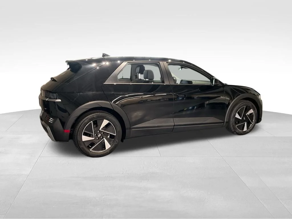 New 2026 Black Hyundai SEL image 5