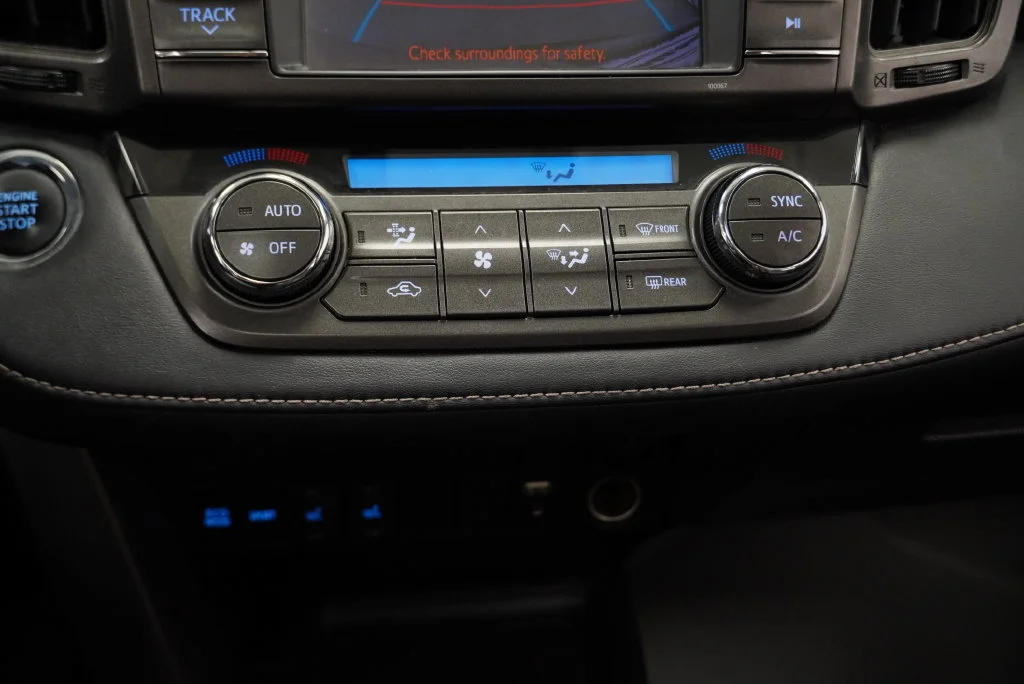 Used 2013 Silver Toyota Limited image 28