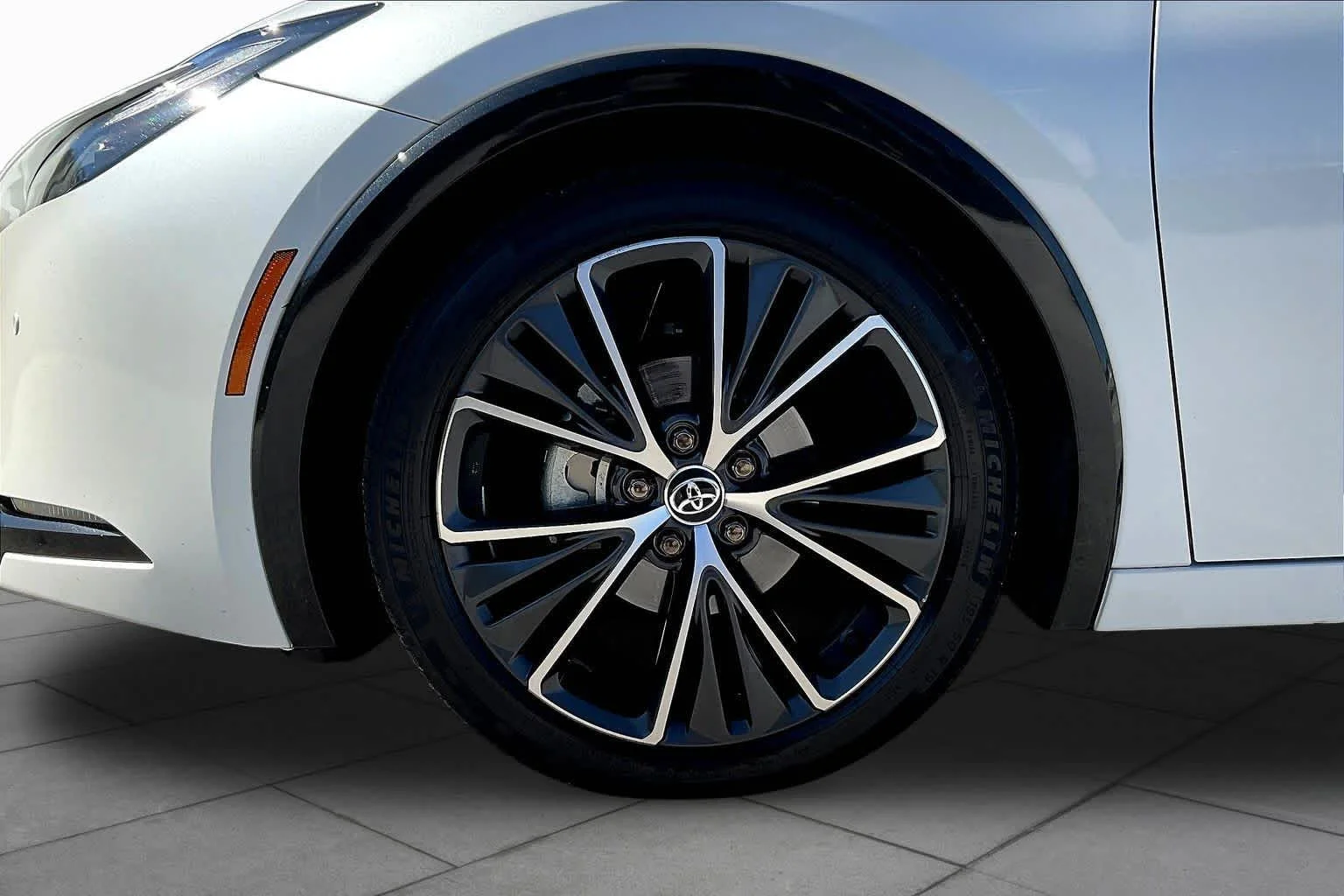 Used 2025 Wind Chill Pearl Toyota XLE image 11