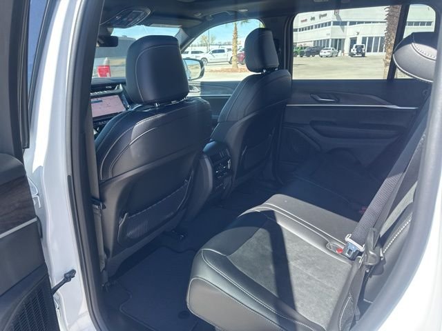 New 2026 Bright White Clear-Coat Exterior Paint Jeep Altitude image 10