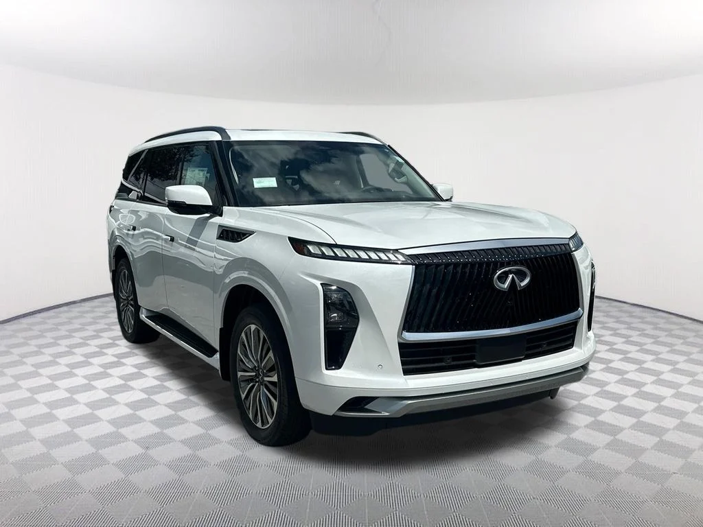 New 2027 RADIANT WHITE INFINITI Luxe 2WD image 3