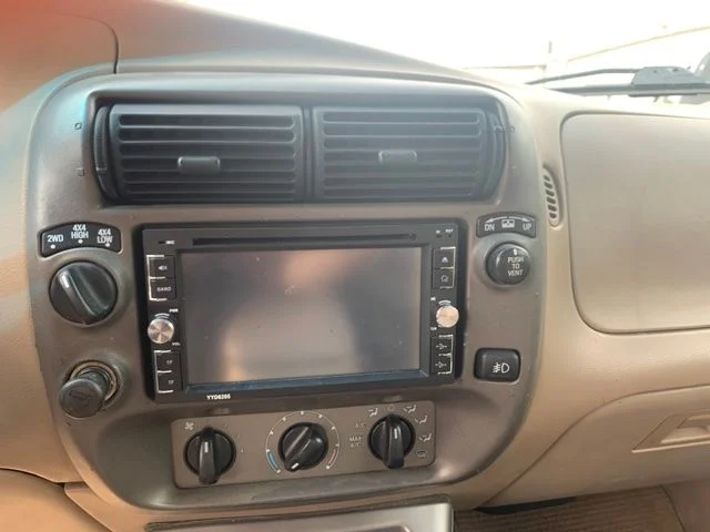Used 2001 Beige Ford Base image 9