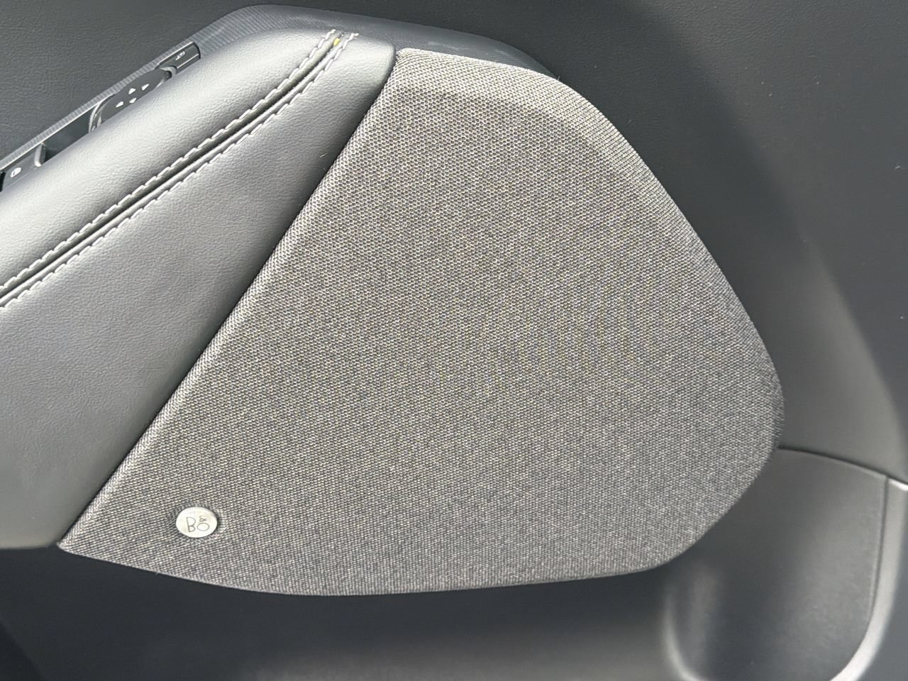 Used 2023 White Metallic Ford Premium image 18