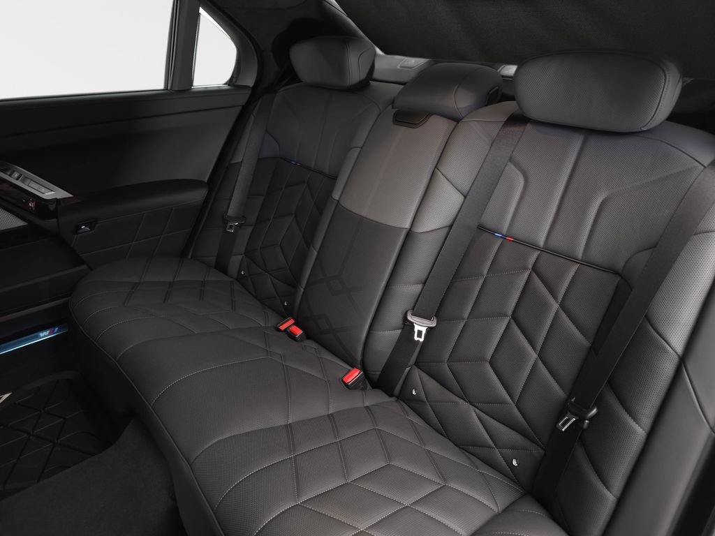 2026 BMW 7 Series 750e - Photo 14