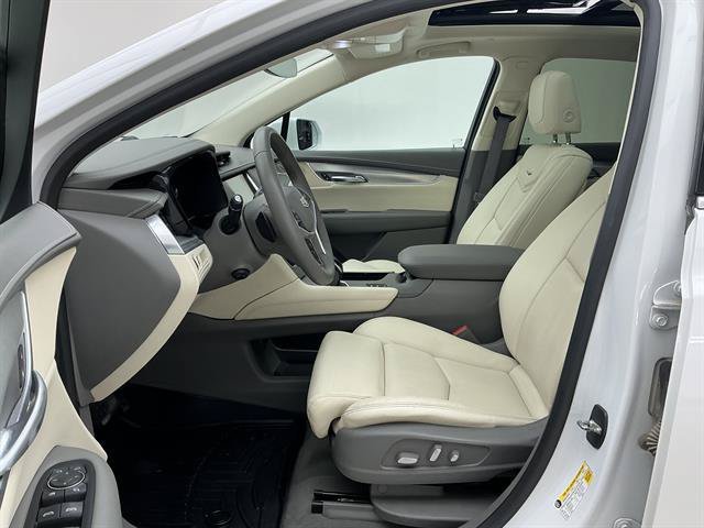 Certified Used 2017 Crystal White Tricoat Cadillac Luxury AWD image 17