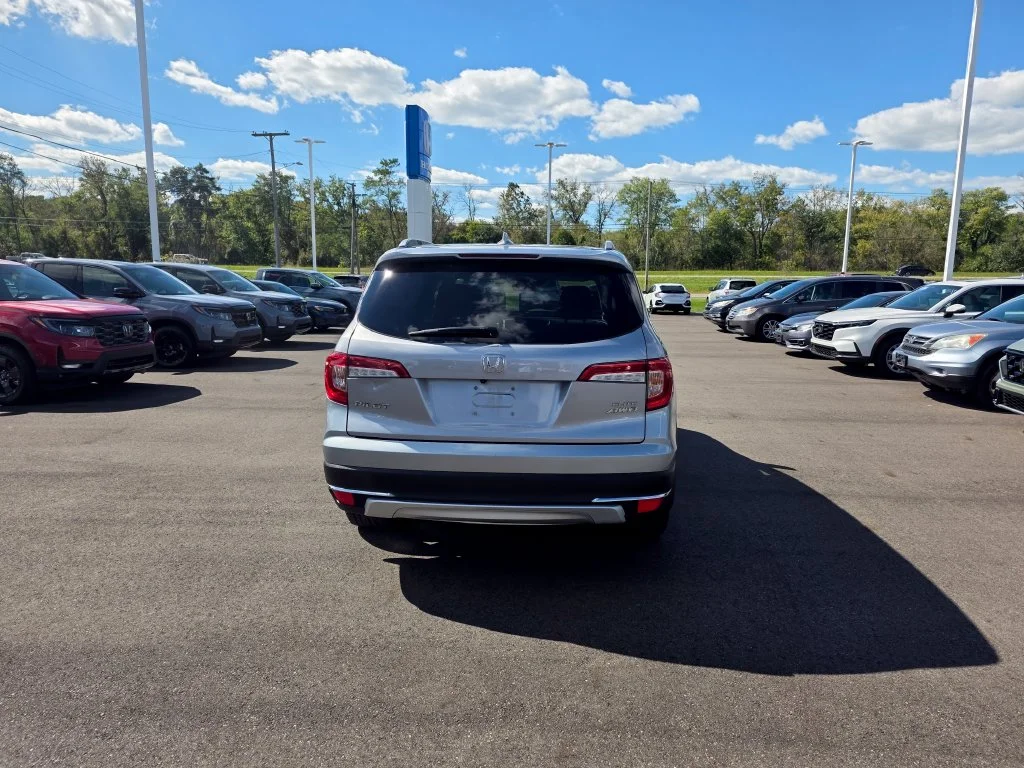 Certified Used 2021 Lunar Silver Metallic Honda Elite image 4