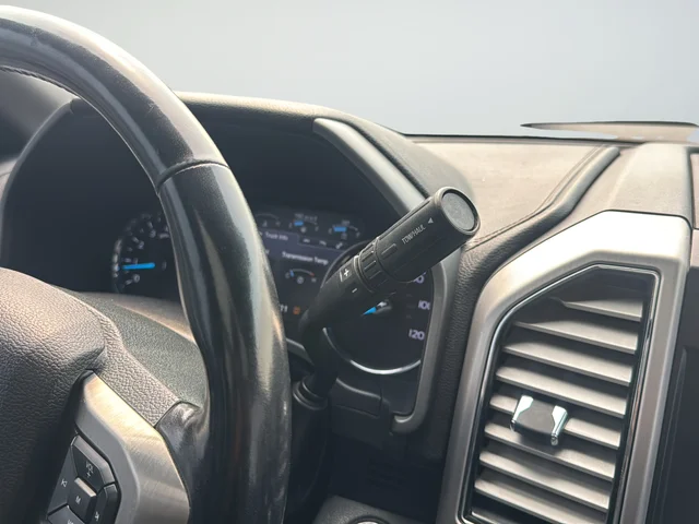 Used 2019  Ford Platinum image 22