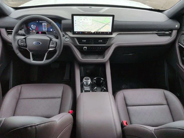 New 2026 Star White Metallic Tri-Coat Ford Platinum™ image 18