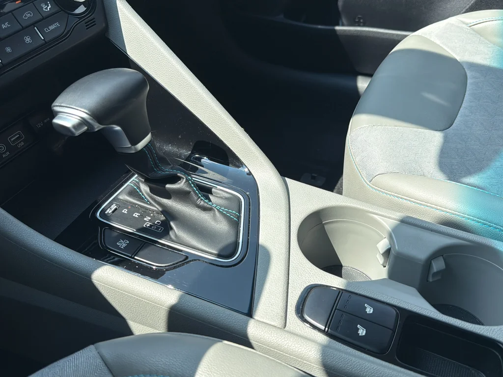 Used 2019 White Kia EX image 22