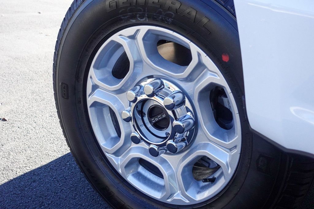 New 2026 Oxford White Ford F-250® XLT image 15