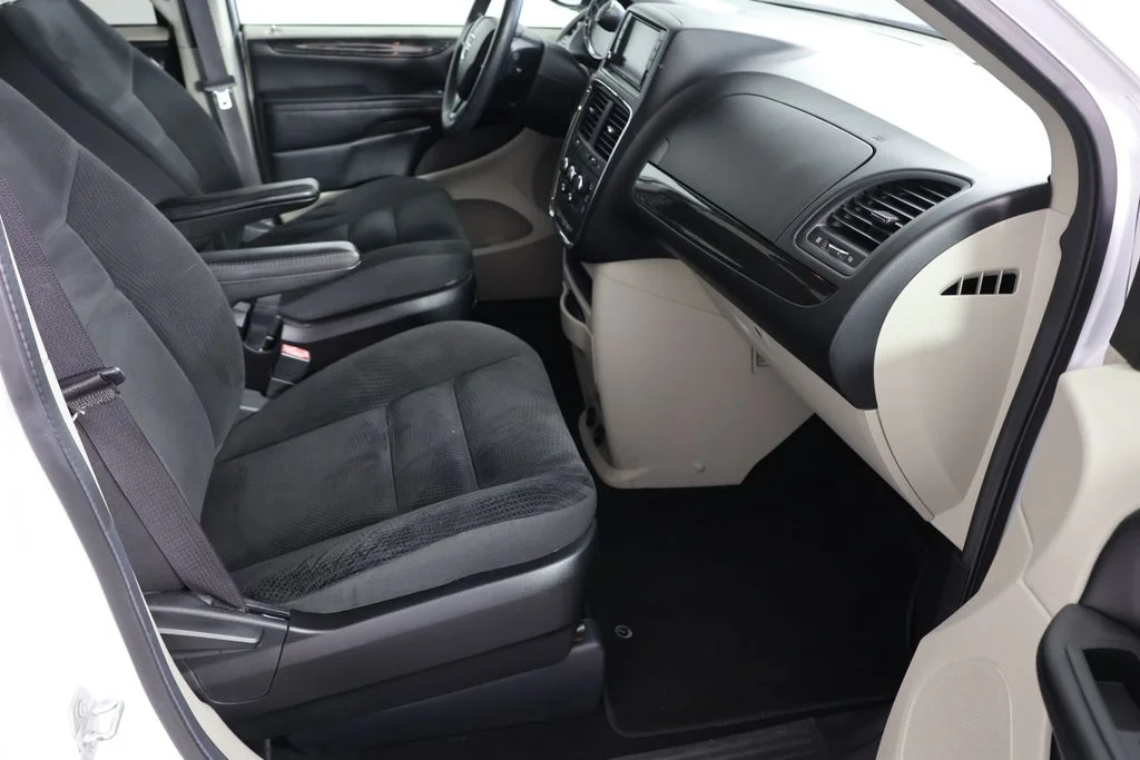 Used 2019 White Dodge SE image 19