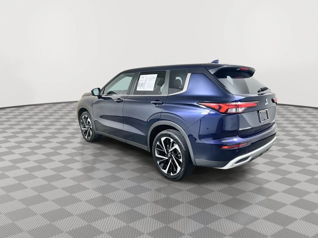 Used 2024  Mitsubishi SE image 6