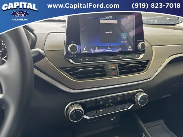 Used 2025 Black Nissan 2.5 SR image 26