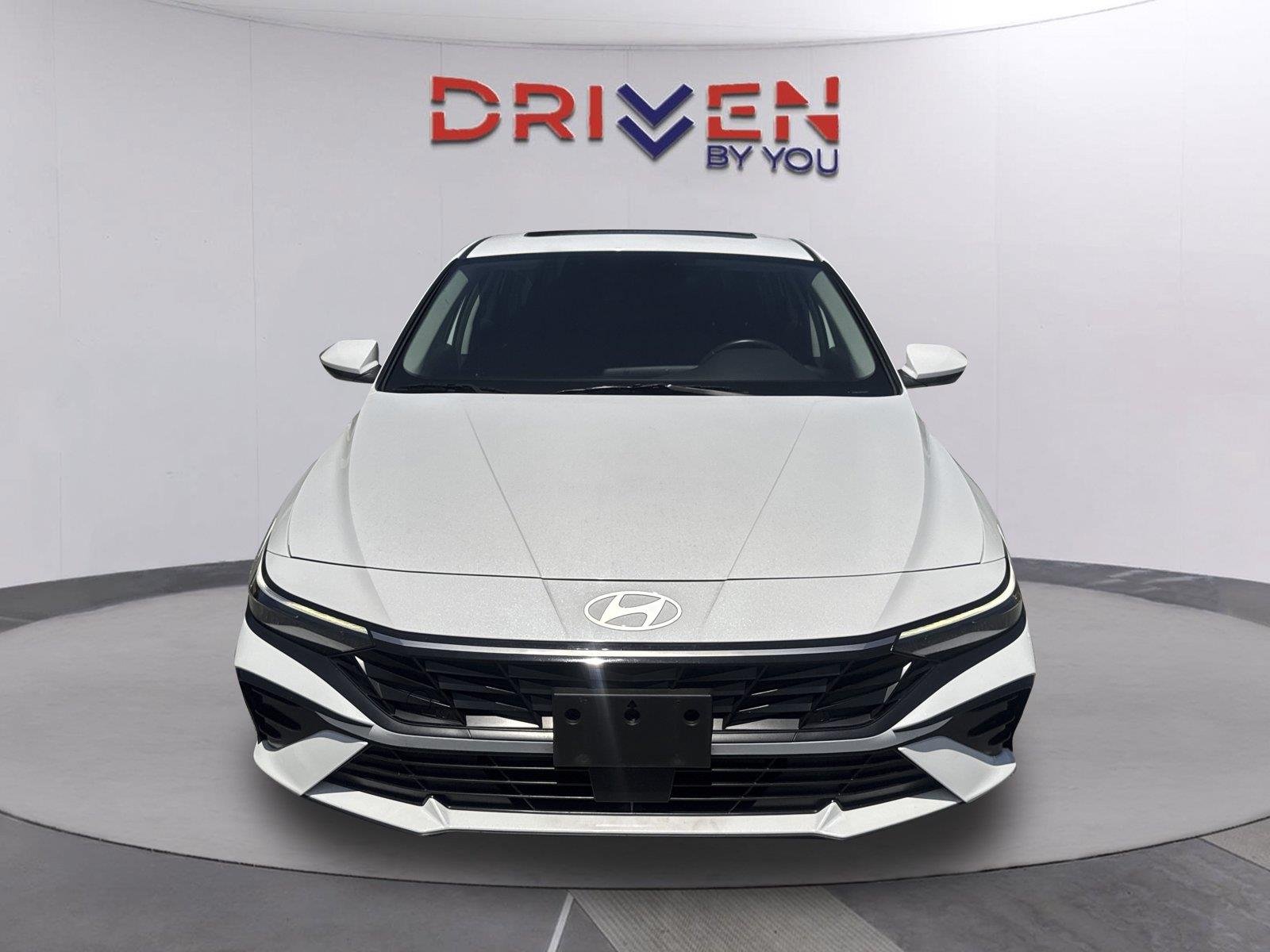 Used 2025 Serenity White Hyundai SEL Convenience image 9