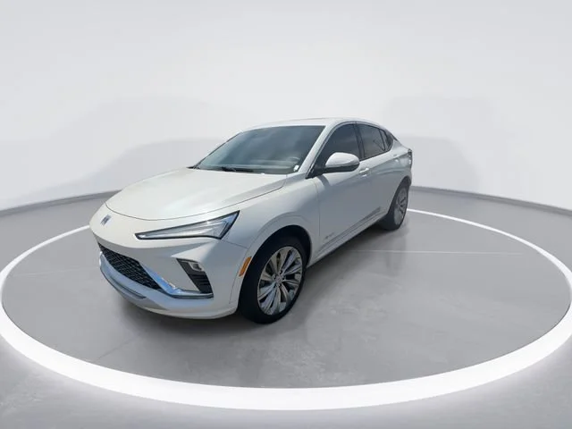 Used 2025 White Frost Tricoat Buick Avenir image 4