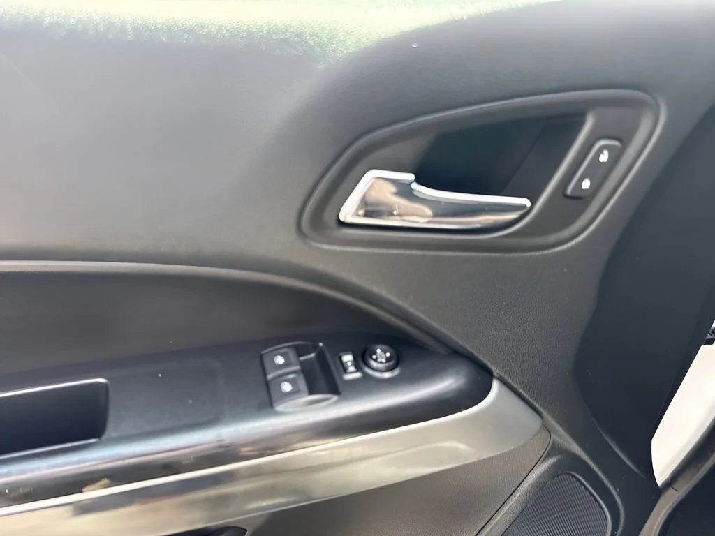 Used 2022 White Chevrolet LT image 19