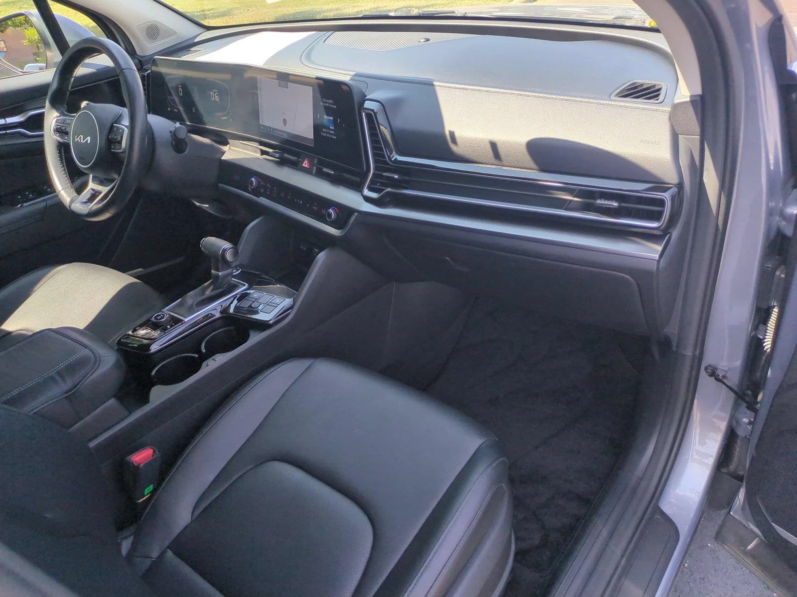 Used 2024 Everlasting Silver Kia EX image 39