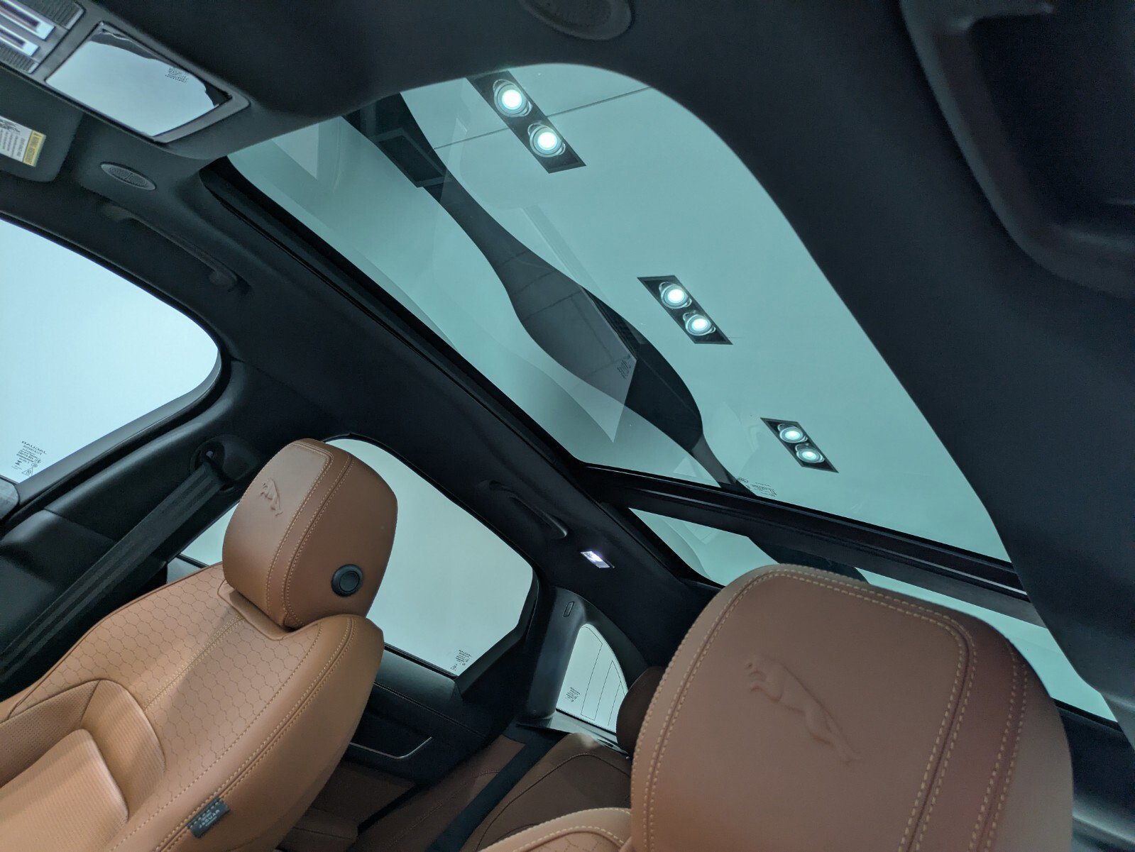 2026 Jaguar F-Pace R-Dynamic S - Photo 9