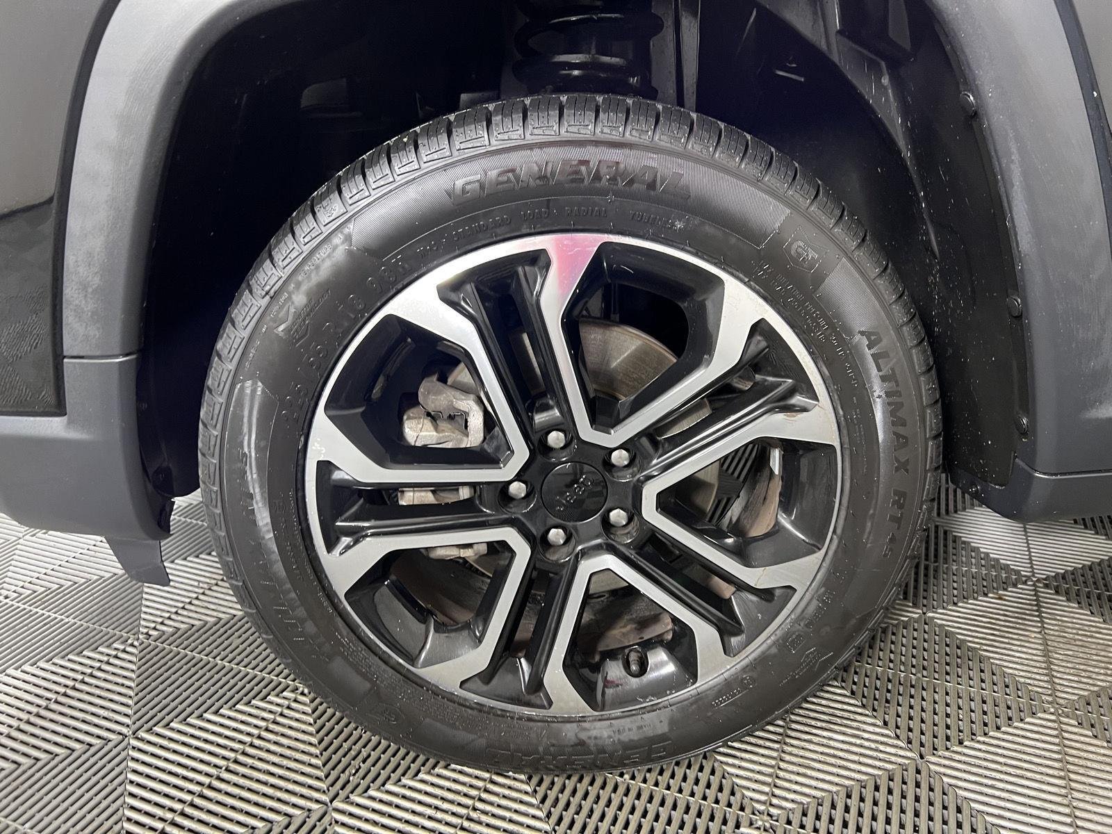 Used 2022 Diamond Black Crystal Pearlcoat Jeep Limited image 20