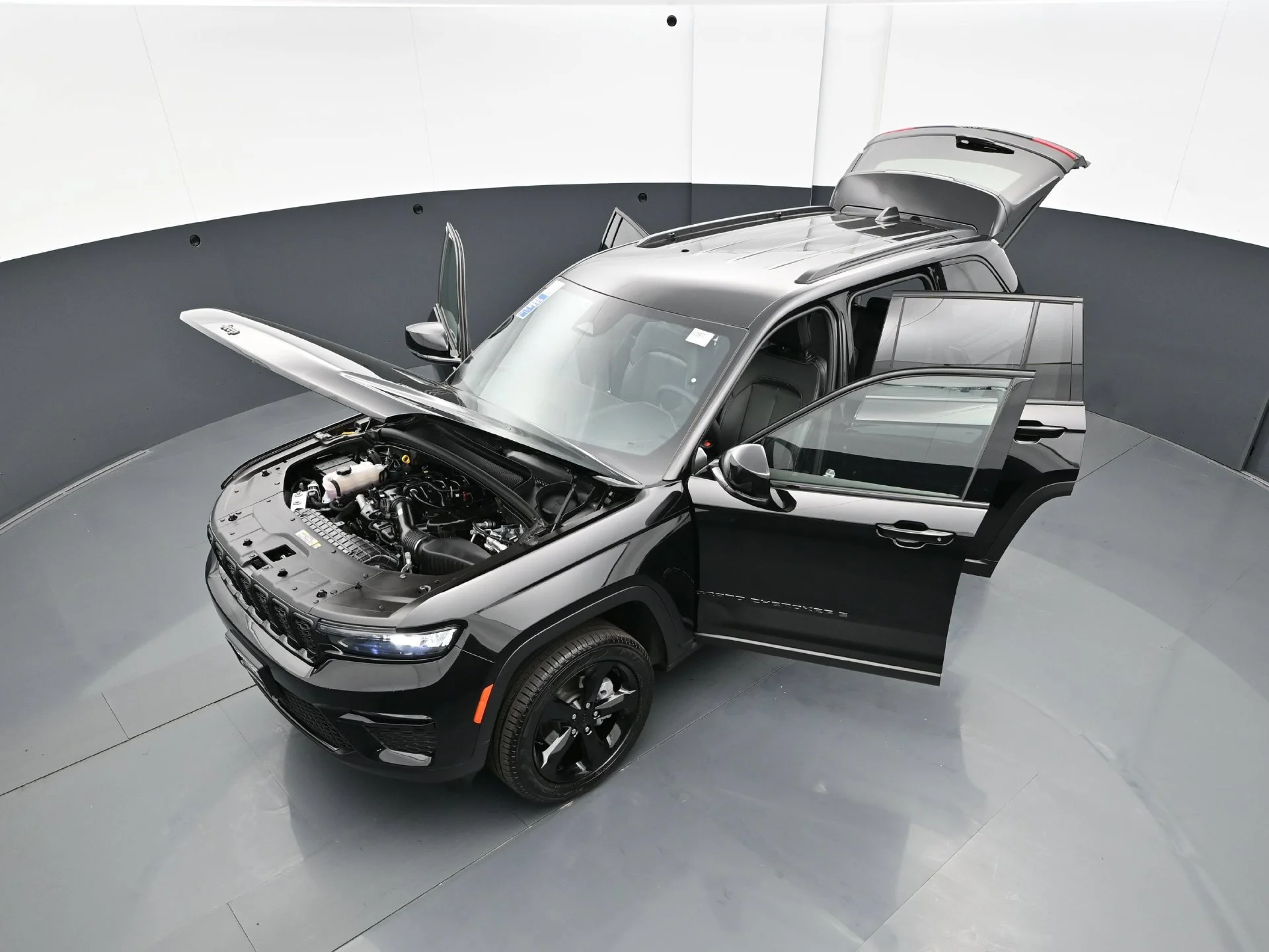 Used 2025 Diamond Black Crystal Pearlcoat Jeep Limited image 45